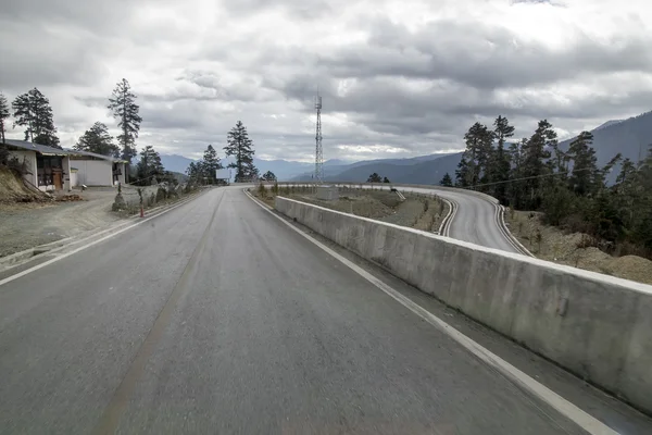 Landsväg och mountainbike bakgrund — Stockfoto