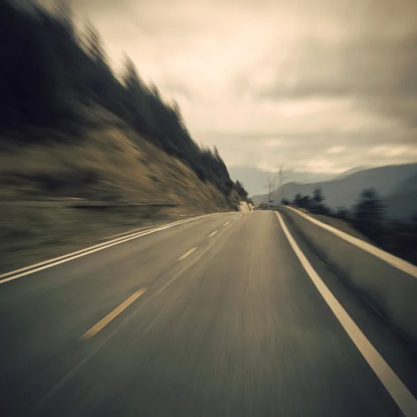 道路や山の背景 — ストック写真