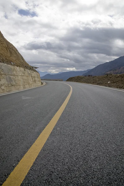 Strada e montagna sfondo — Foto Stock