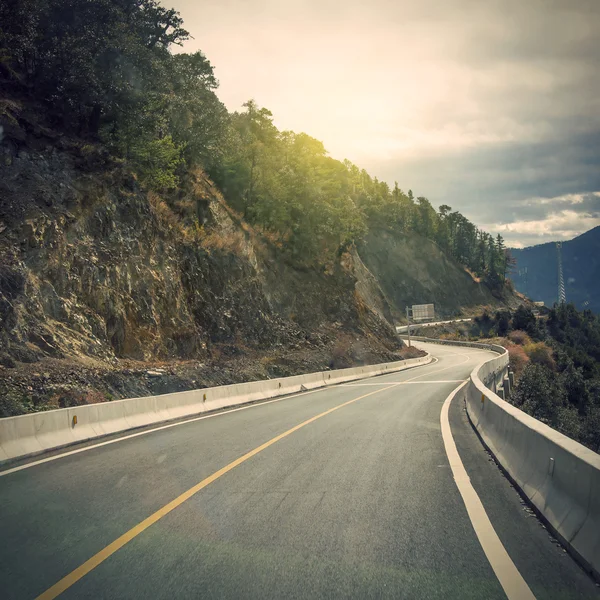 Strada e montagna sfondo — Foto Stock