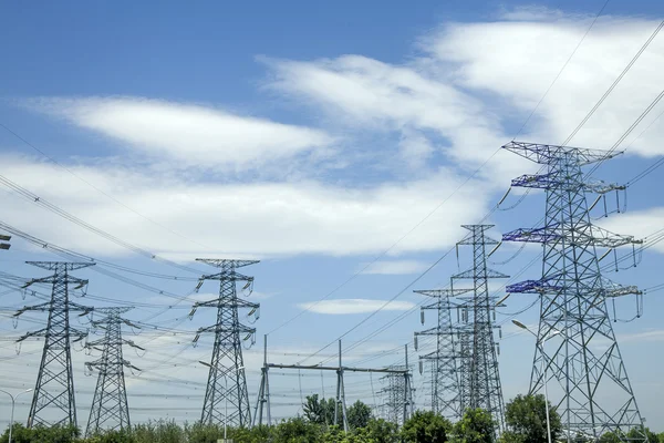 Torre de energia Blue Sky — Fotografia de Stock