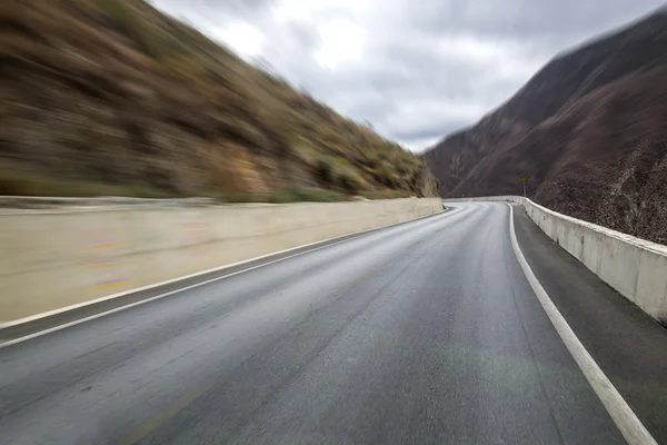 Berget motorväg Kina bakgrund — Stockfoto