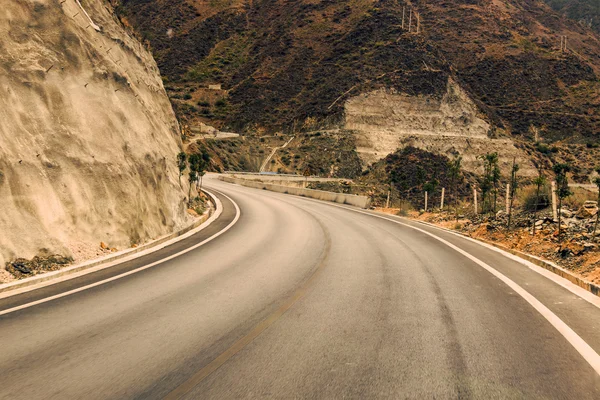 Berget motorväg Kina bakgrund — Stockfoto