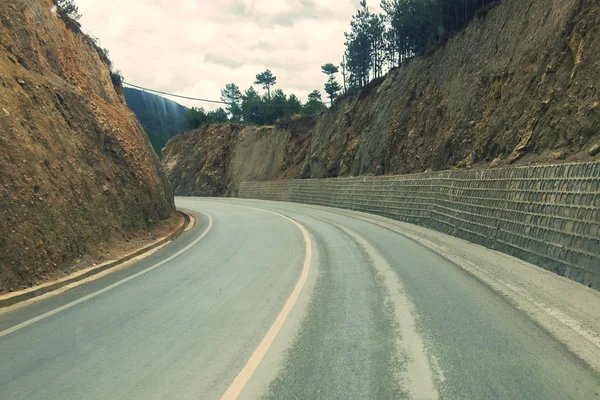 Fundo da estrada sinuosa — Fotografia de Stock