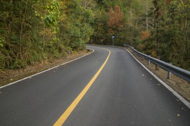 Dolambaçlı yol arka plan Çin