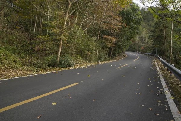 Kronkelende weg achtergrond china — Stockfoto