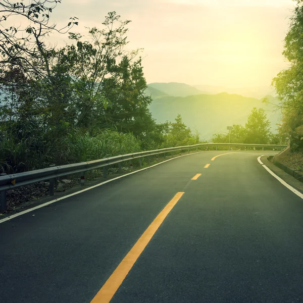 Dolambaçlı yol arka plan