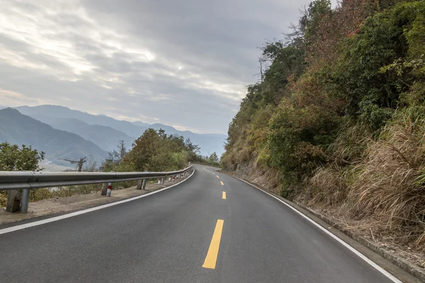 Kronkelende weg achtergrond — Stockfoto