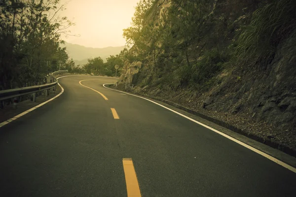 Carretera sinuosa china — Foto de Stock