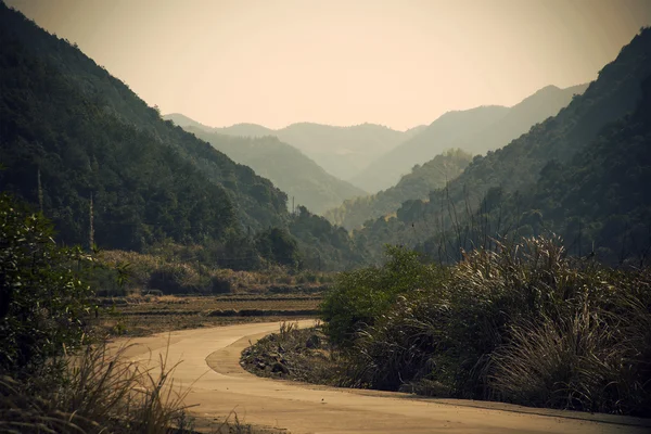 Estrada de montanhas retro — Fotografia de Stock