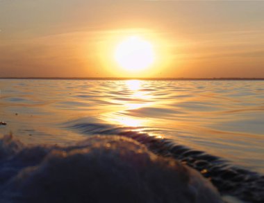 Karadeniz kıyısında yaz günbatımı