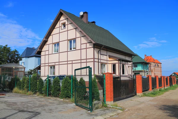 Bir iki katlı konut bina