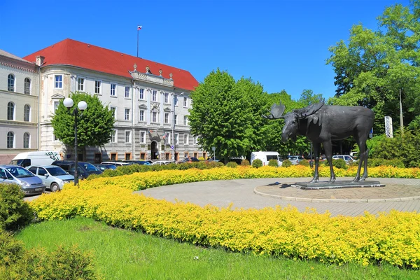 Güneşli Mayıs günü güzel şehir manzarası
