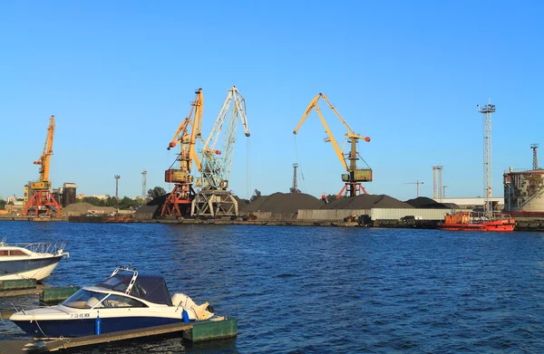 Porto de comércio marítimo de Kaliningrado — Fotografia de Stock