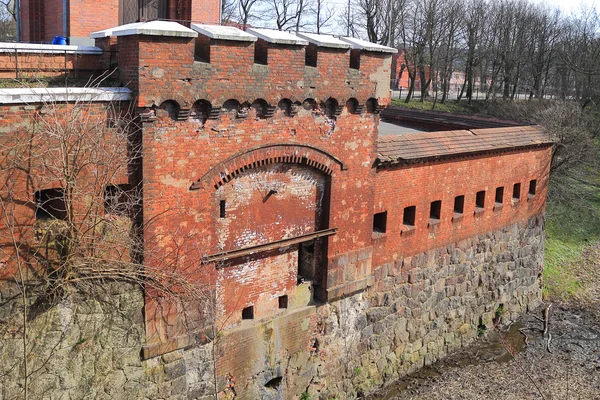 Cancello Ausfaler di Konigsberg nel soleggiato giorno di aprile — Foto Stock