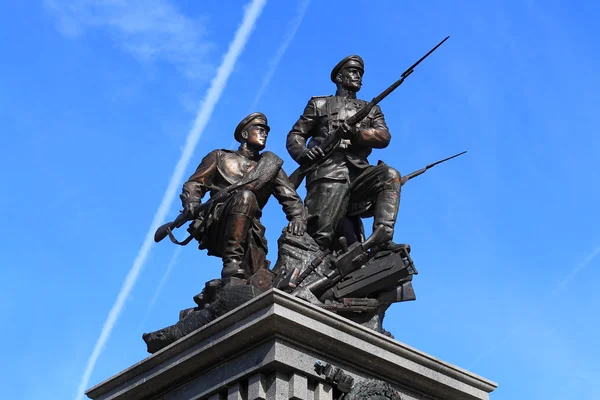 Bronz anıt Kaliningrad şehir ı. Dünya Savaşı Kahramanları — Stok fotoğraf