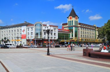 Zafer Meydanı Kaliningrad'yaz şehir manzarası
