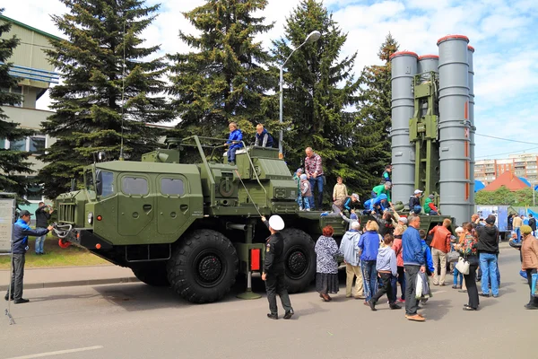 Het anti-vliegtuigen raketten systeem S-400 — Stockfoto