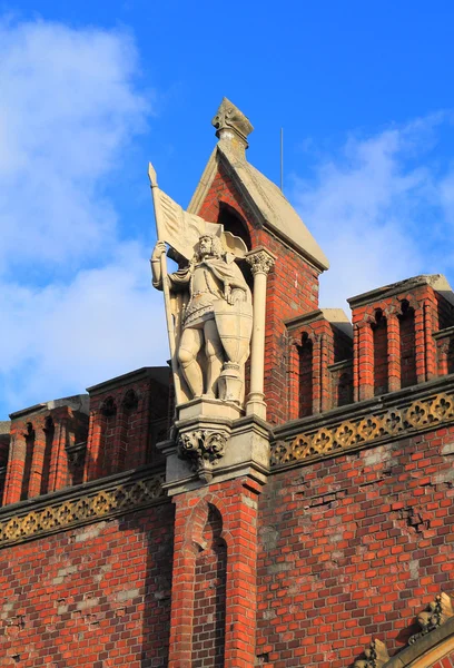 Friedrich von Zollern Königsberg Friedland kapıları üzerinde büyük bir komtur heykeli