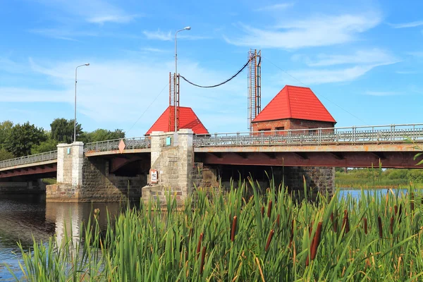 Puente levadizo de águila, hito de Polessk — Foto de Stock