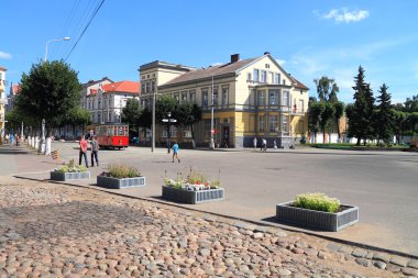 Güneşli yaz günü şehir manzarası