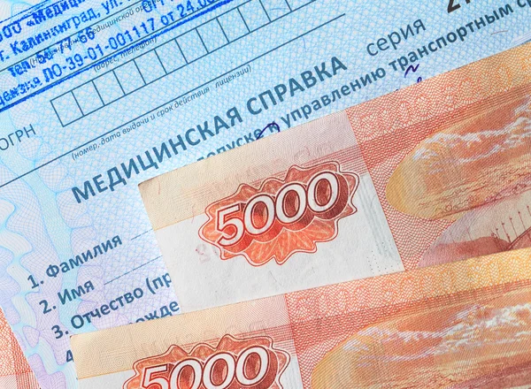 Certificat médical du conducteur et roubles russes — Photo