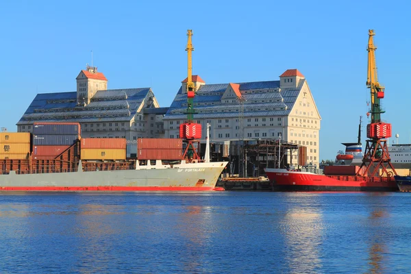 O porto de comércio marítimo de Kaliningrado — Fotografia de Stock