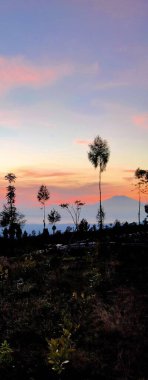 Manzara fotoğrafı dağdan gün doğumunun görüntüsü