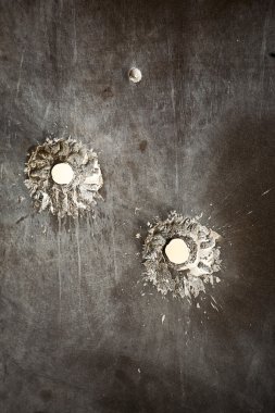 Metal yüzey kurşun delikleri