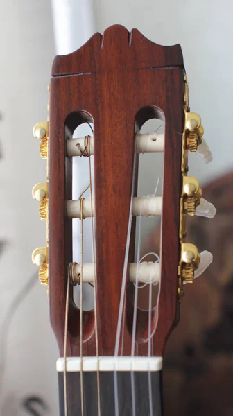 Nylon Konzertgitarre Headstock Detail — Stockfoto