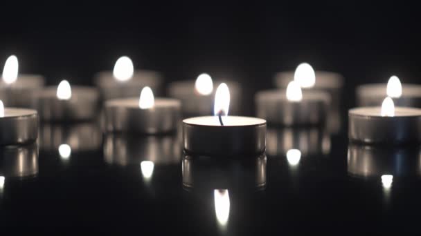 Κεριά Τσαγιού Για Ανακλαστική Επιφάνεια Κάψιμο Και Ξεθώριασμα — Αρχείο Βίντεο