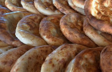                         Pişmiş hamur ve parçalanmış hamur işi.       