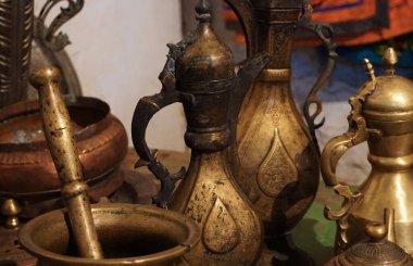                                Eski bakır kaplar 18. yüzyıl eserleridir.