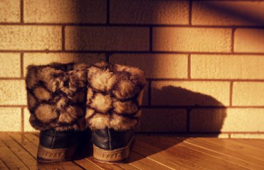 Çocukların kış ayakkabıları.