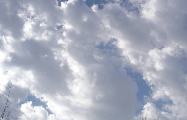        Mavi gökyüzü ve bulutlar                        