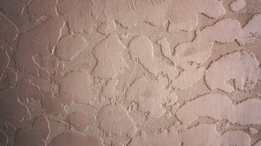              Ajablanarlisi chuqur, shuvalgan tekis bo'lmagan devor                  