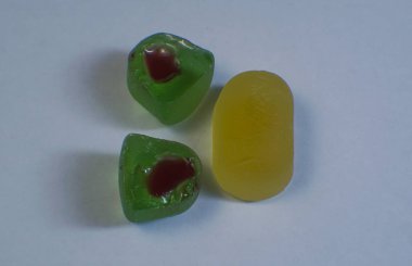             Farklı renkte marmelatlar.                   