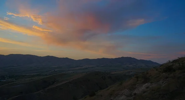Θέα Στο Βουνό Ηλιοβασίλεμα Υπέροχη Θέα — Φωτογραφία Αρχείου