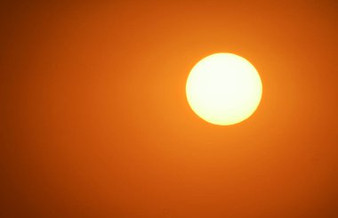           Güneş battığında, güneş harika görünür.                     