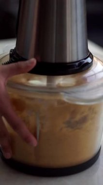 Kurabiyeleri mikserde ez.