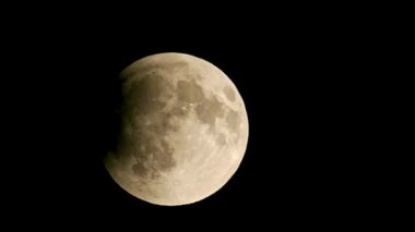 Ay tutulmasını izliyoruz..