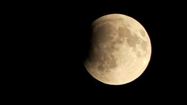 Ay tutulmasını izliyoruz..