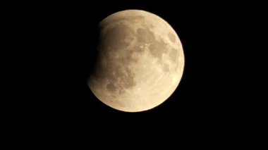Ay tutulmasını izliyoruz..