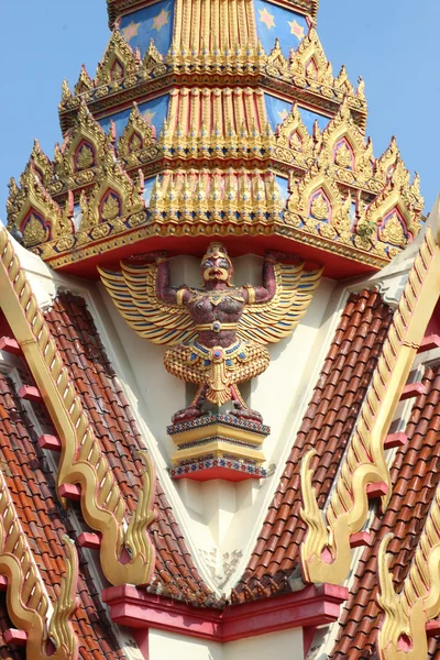 Thailändska Garuda staty — Stockfoto