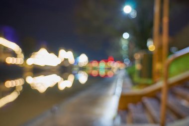 Bokeh 'i şehir ışıklarıyla bulanıklaştırdı. Boşluğu kopyala.