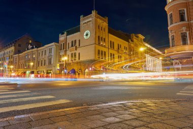 TURKU, FINLAND - 01 Ocak 2021: Turku, Finlandiya 'da gece yol ayrımı.