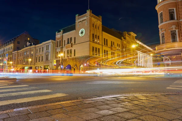 TURKU, FINLAND - 01 Ocak 2021: Turku, Finlandiya 'da gece yol ayrımı.