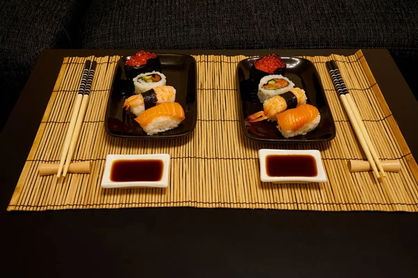 Japon usulü iki kişiye suşi servisi..
