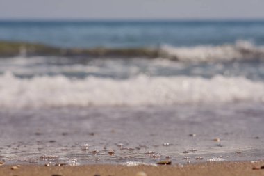 Girit 'teki Ege kıyılarında köpüklü bulanık dalgalar
