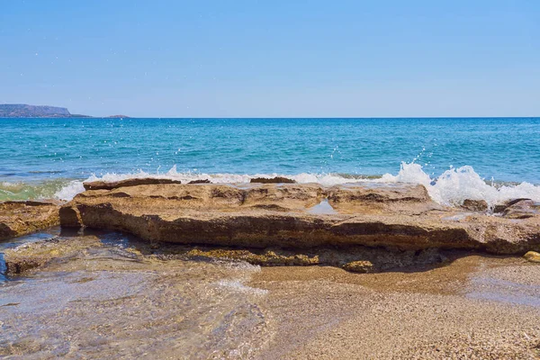 Spritzer Von Den Wellen Auf Den Felsen Der Küste Kretas — Stockfoto